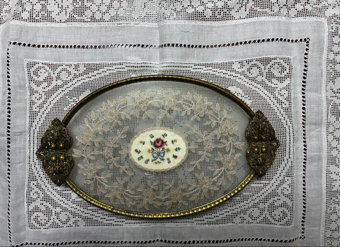 19〜20世紀初頭 英アンティーク 真鍮トレイ プチポアン刺繍 チュールレース
