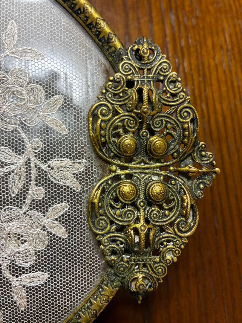 19〜20世紀初頭 英アンティーク 真鍮トレイ プチポアン刺繍 チュールレース