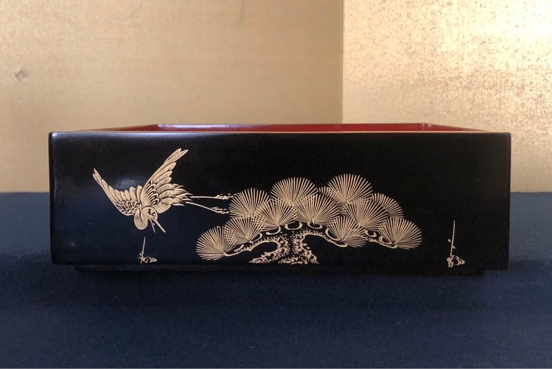 《R》黒内朱 沈金鶴亀松竹梅図 四段重 替蓋付 木製漆器 木箱 260121き6