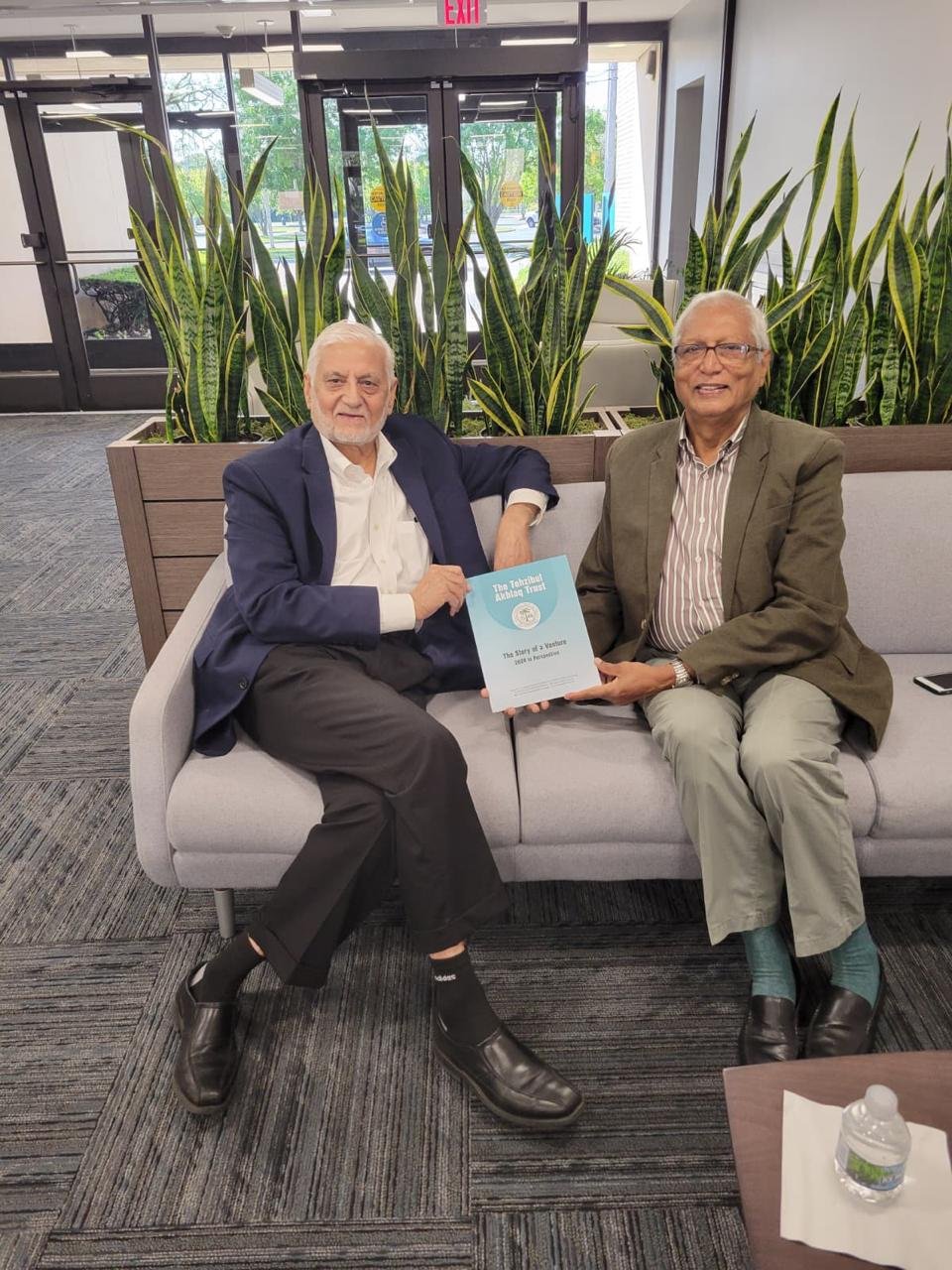 President of Tehzibul Akhlaq Trust Presents Annual Report 2024 to IFANCA Chairman in USA